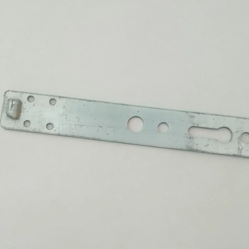 Анкерная пластина 165*1,5 мм толщина металла оцинков профиль Рехау (41мм) между усами, а также для других видов